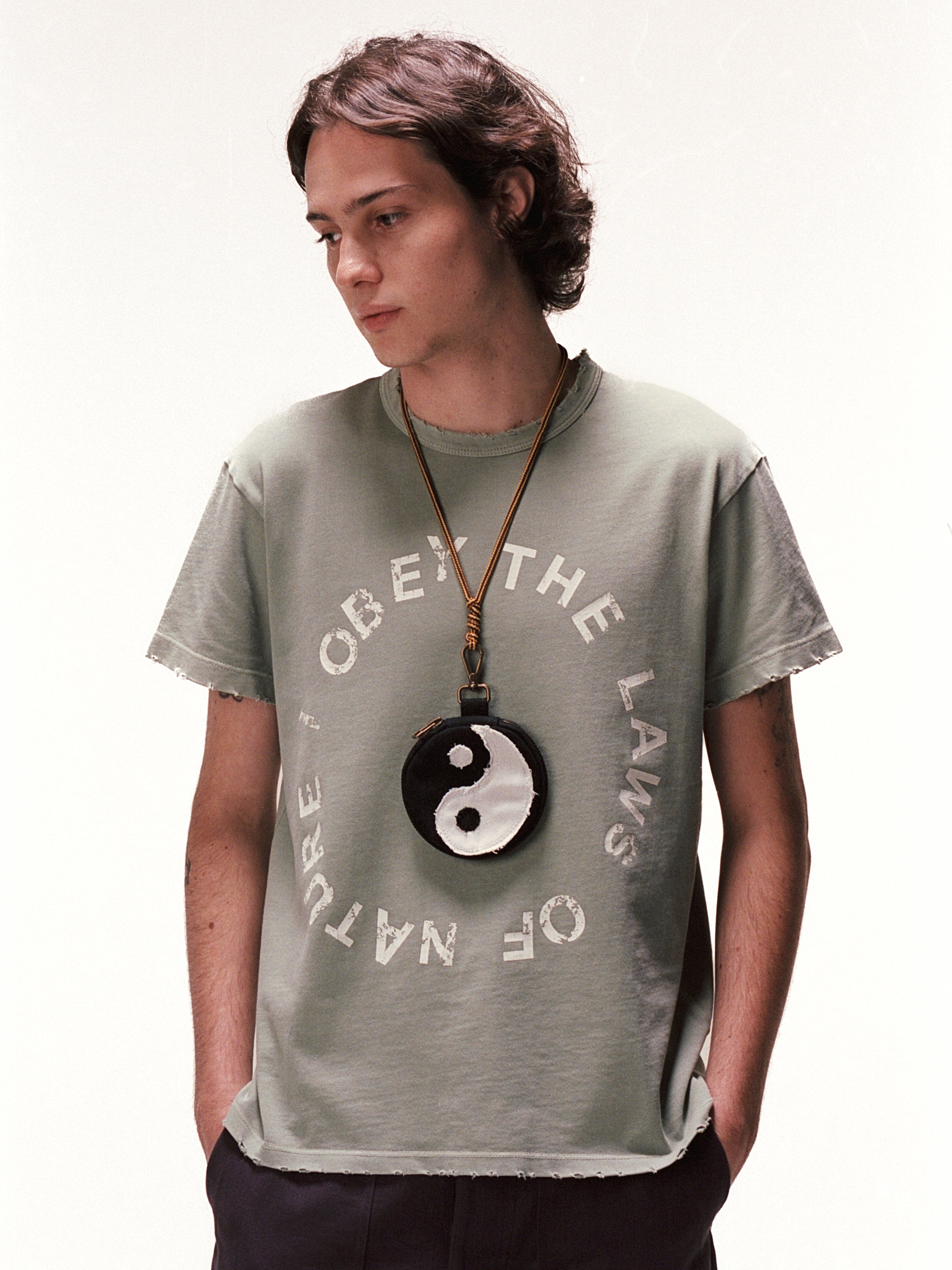 I Obey Fitted Tee - Light olive