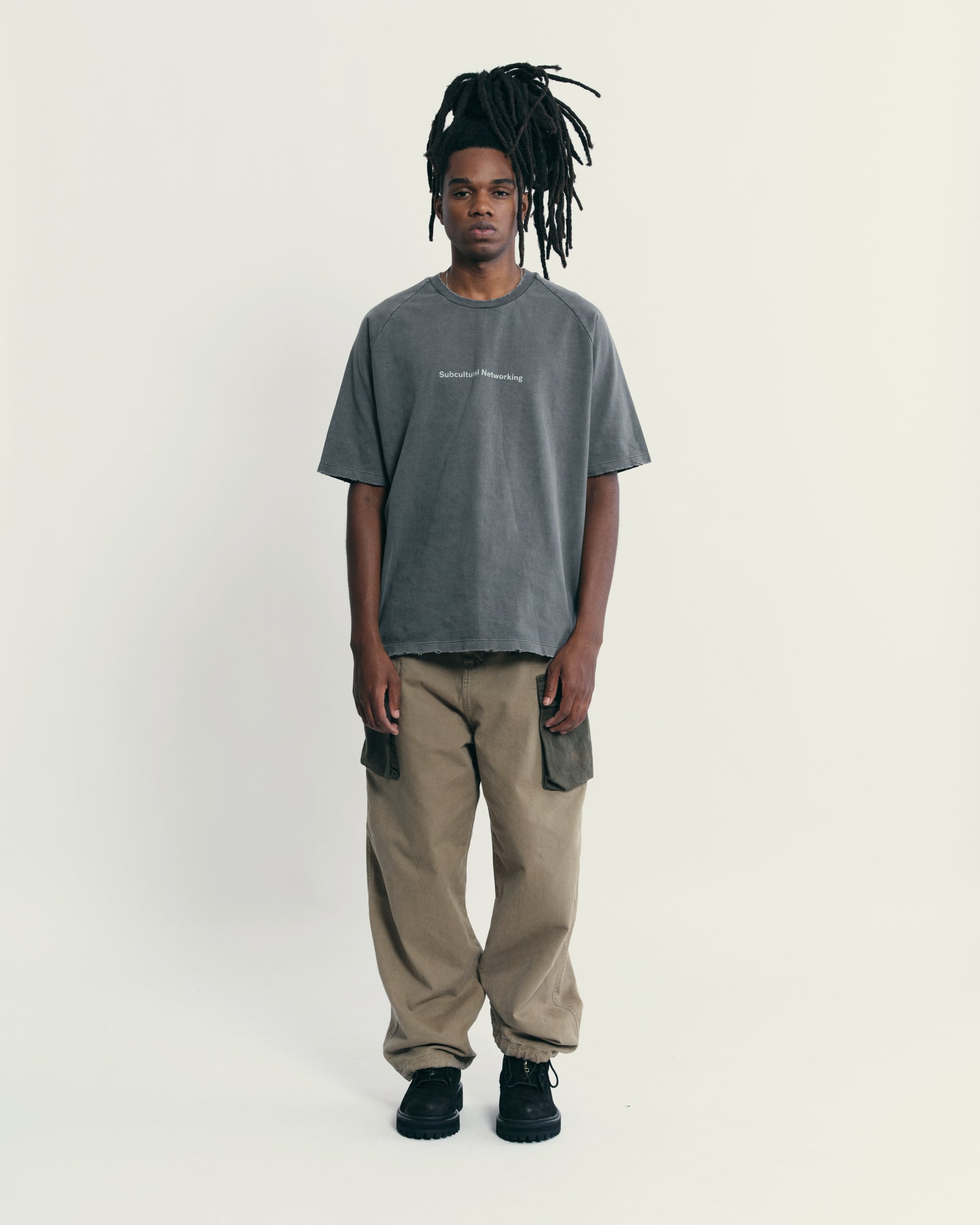 Camiseta Raglan PIET Sub-Cultural - Chumbo Vintage